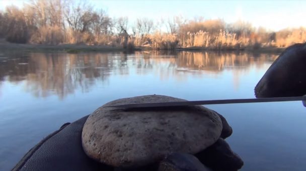 Aiguiser un Couteau avec Ardoise Pierre de rivière