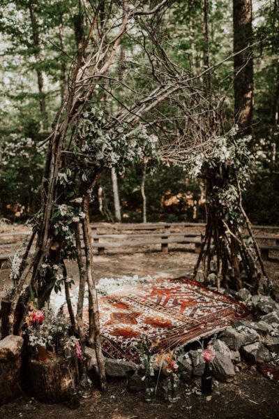 Create-a-natural-forest-inspired-ceremony-piece-with-raw-wood-Image-by-India-Earl-e1574790461746-1