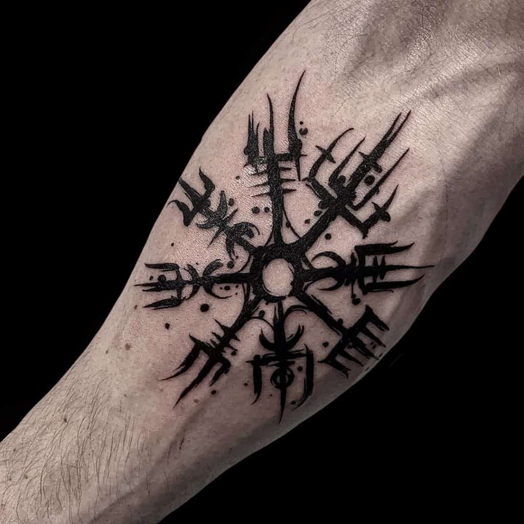 tatouage Vegvísir avant bras