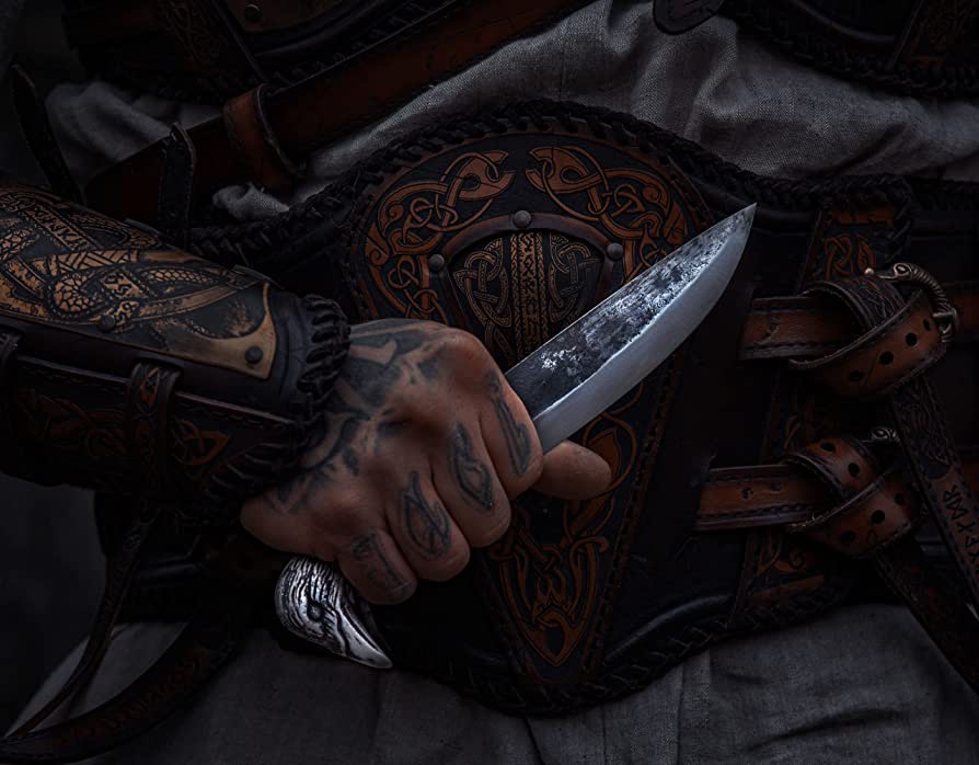 Meaning of Giving a Knife Among the Vikings